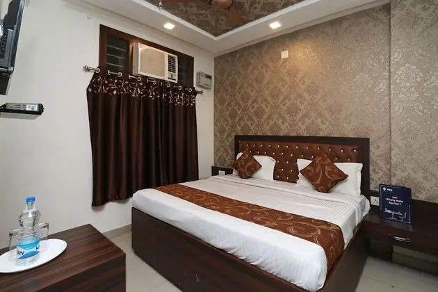 OYO 11648 CP Residency