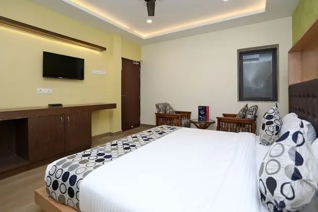 OYO 11666 Hotel Prakash Inn