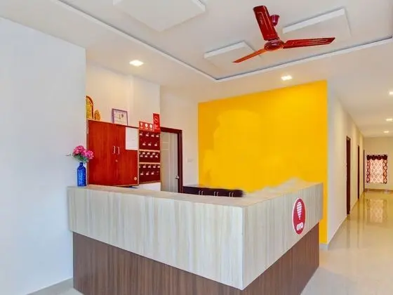 OYO 11670 Hotel Vishnu Priya Residency - Lobi