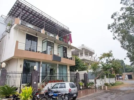 OYO 11716 Hotel Everest