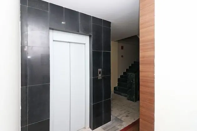 OYO 11723 Hotel Barney Grand - İç Mekan