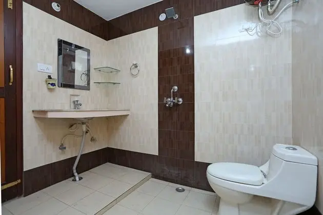 OYO 11726 Home Cozy 2BHK Valley View - Banyo Tipleri