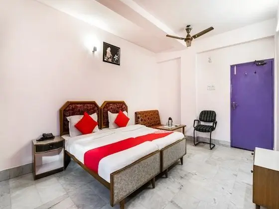 OYO 11732 Maharaja Inn