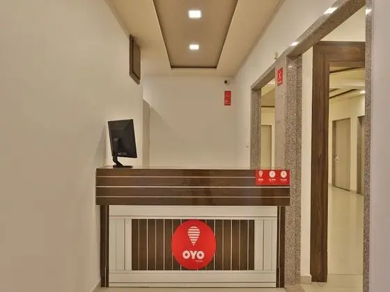 OYO 11750 Hotel Starz - Lobi