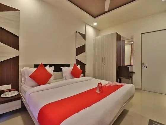 OYO 11750 Hotel Starz - Oda