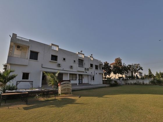 OYO 11750 Hotel Starz