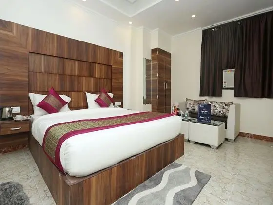 OYO 11852 Hotel Aerostay Inn