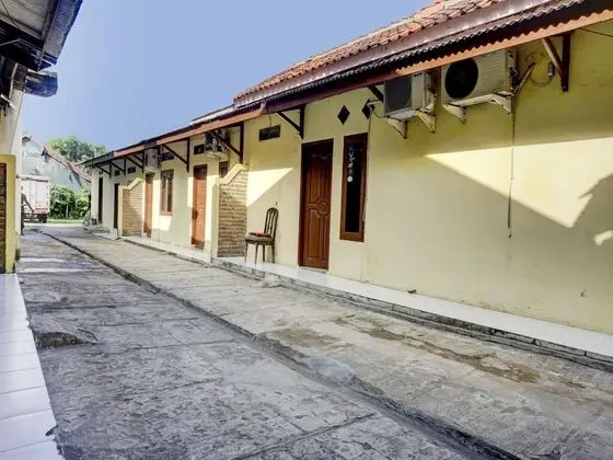 OYO 1187 Penginapan Bunda - Dış Mekan