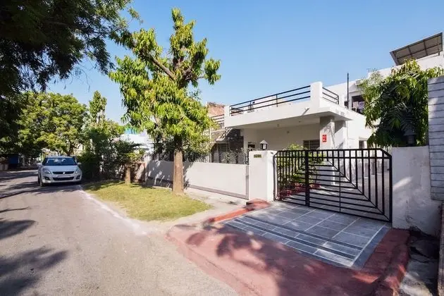 OYO 11874 Home Cozy Stay Goverdhan Villas