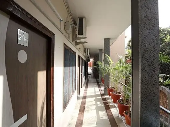 OYO 11937 Hotel Meedo - 1