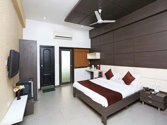 OYO 11939 Hotel Queens Club of India - Öne Çıkan Resim
