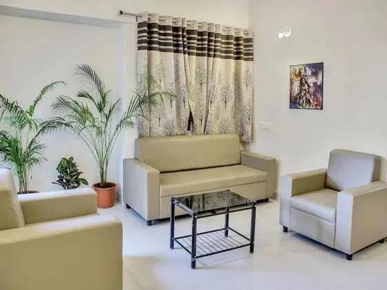 OYO 12042 Green Olives Apartments - İç Mekan