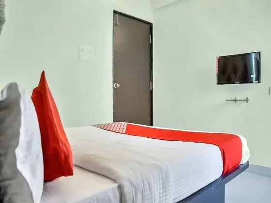OYO 12042 Green Olives Apartments - Oda