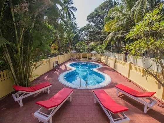 OYO 12134 Home Luxury Studio Calangute - Havuz