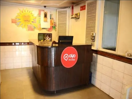 OYO 1216 Hotel New White House - Lobi