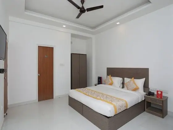 OYO 12235 Hotel Bliss Continental