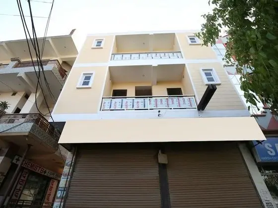 OYO 12379 Hotel Riyasat