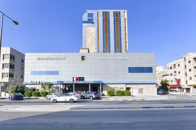 OYO 125 Moon Plaza Hotel