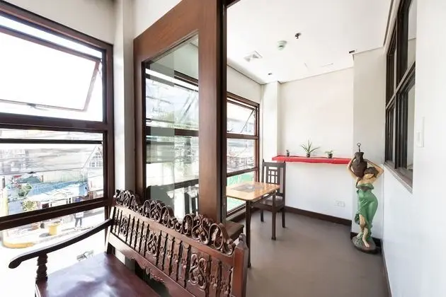 OYO 125 West Makati Hotel - Yerinde Yemek