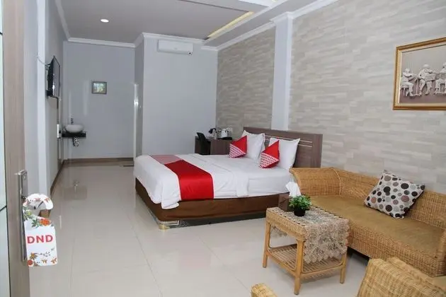 OYO 1265 Zamrud Hotel - Oda