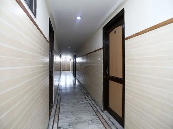 OYO 12671 Hotel Prithvi Palace - İç Mekan