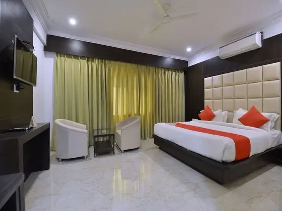 OYO 12694 Hotel Bauji Palace