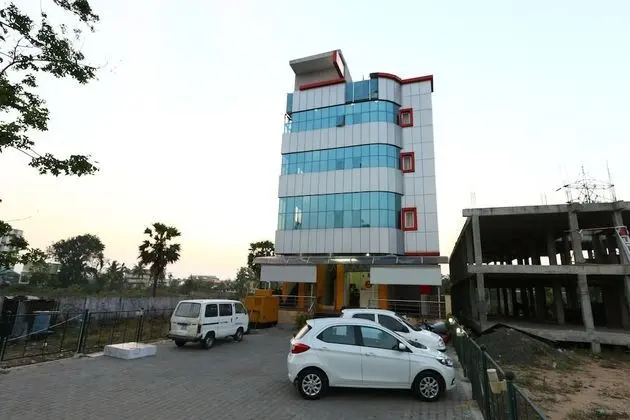 OYO 1272 Hotel Parkview INN - Dış Mekan
