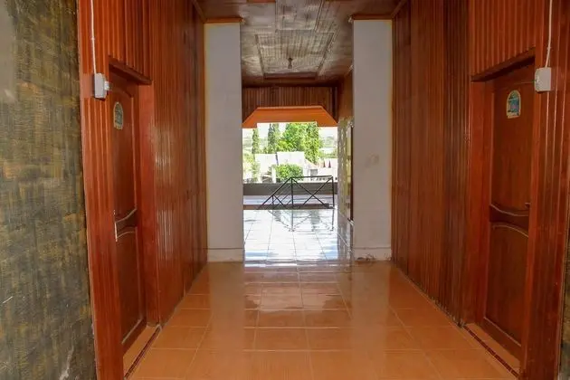 OYO 1278 Wina Beach Hotel - İç Mekan