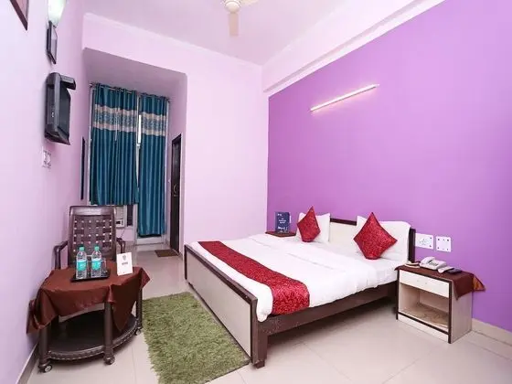 OYO 12784 Hotel Roomers