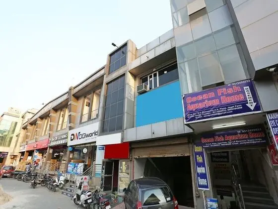 OYO 12784 Hotel Roomers