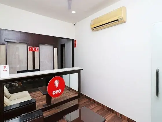 OYO 12789 Hotel Aaron Castle - Lobi
