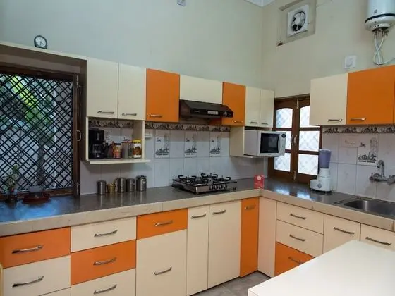 OYO 12830 Home Charming 3BHK Villa Airport Road - Mutfak