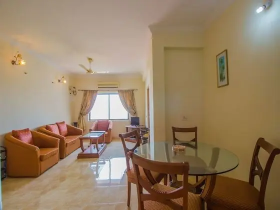 OYO 12867 Home Luxurious 2BHK Near Airport - Oda Düzeni