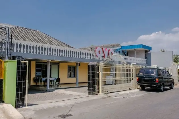 OYO 1289 Cbr Residence