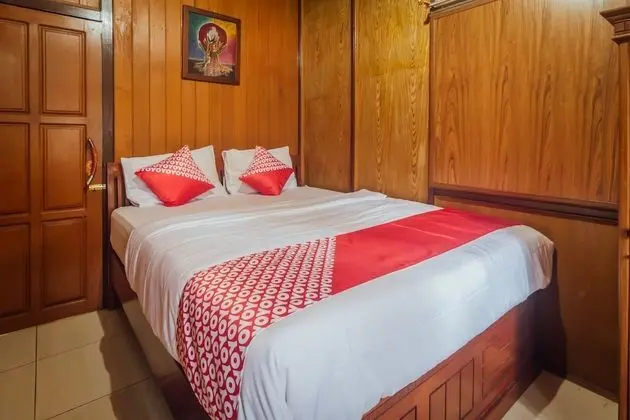 OYO 1300 Crecia Guest House