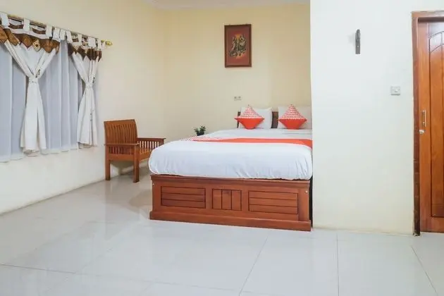 OYO 1300 Crecia Guest House - Oda