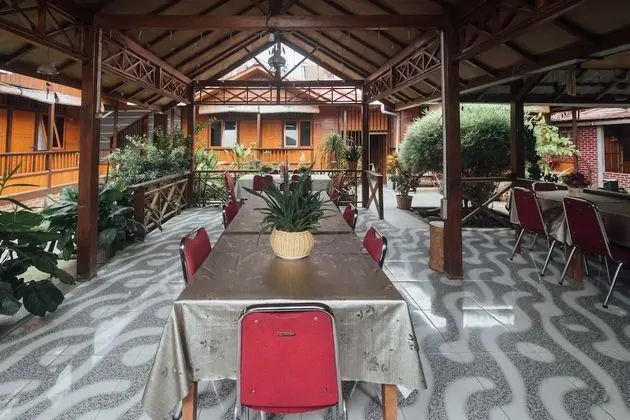 OYO 1300 Crecia Guest House - Yerinde Yemek
