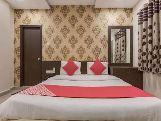 OYO 13114 SVS LUXURY ROOMS