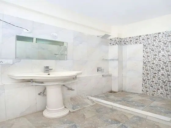 OYO 13128 Home 2BHK Boparai House Barog - Banyo Tipleri