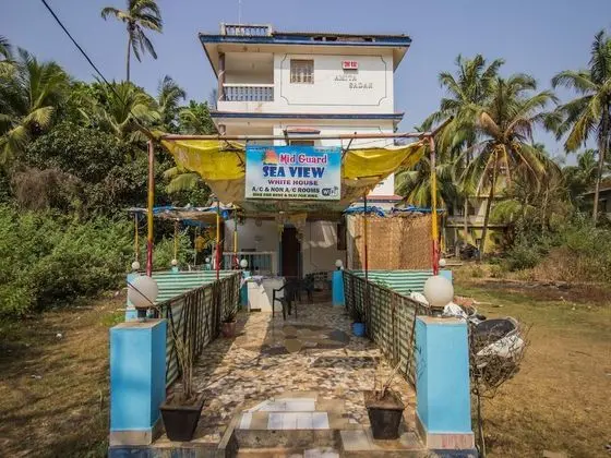 OYO 13147 Home Studio With Balcony Morjim Beach