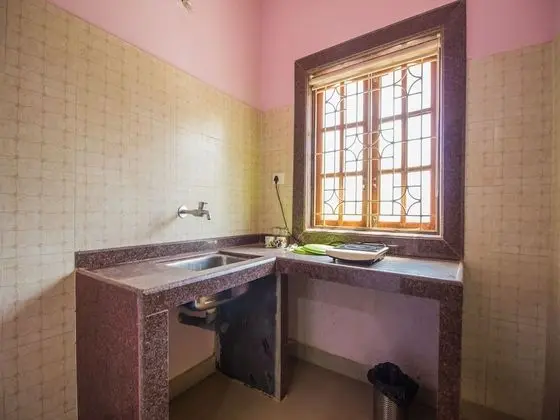 OYO 13147 Home Studio With Balcony Morjim Beach - Mutfak