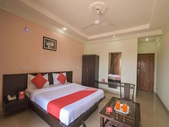 OYO 13151 Hotel Om Palace