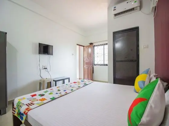 OYO 13203 Home Bright Studio Near Morjim Beach - Oda