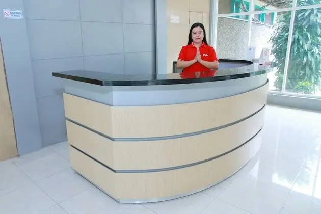 OYO 1325 Grand Wisata Hotel - Lobi