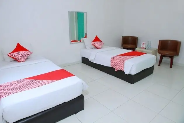 OYO 1325 Grand Wisata Hotel - Oda