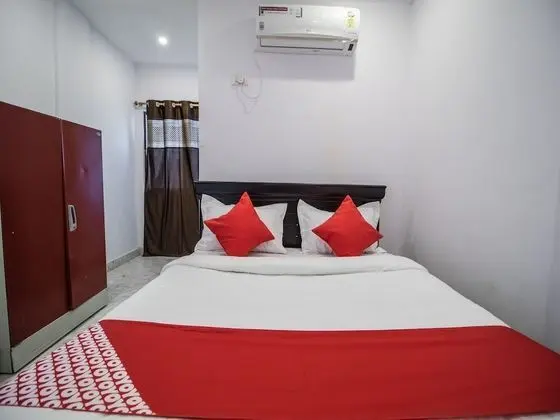 OYO 13251 Hotel Three Castles Deluxe - Oda