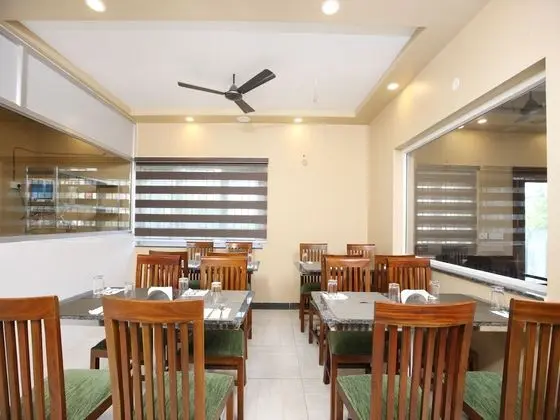 OYO 13302 Hotel Ashvattha - Yerinde Yemek