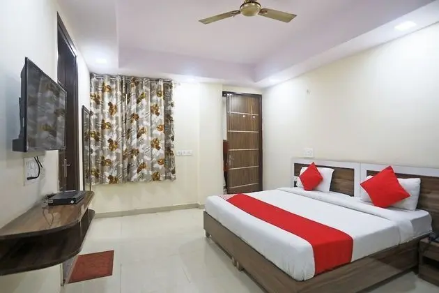 OYO 13306 Rampal Palace