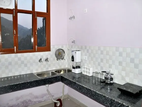 OYO 13319 Home Valley View Dharampur - Mutfak