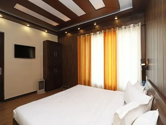 OYO 13427 Home Luxury 3BHK Near Mall Road - Oda